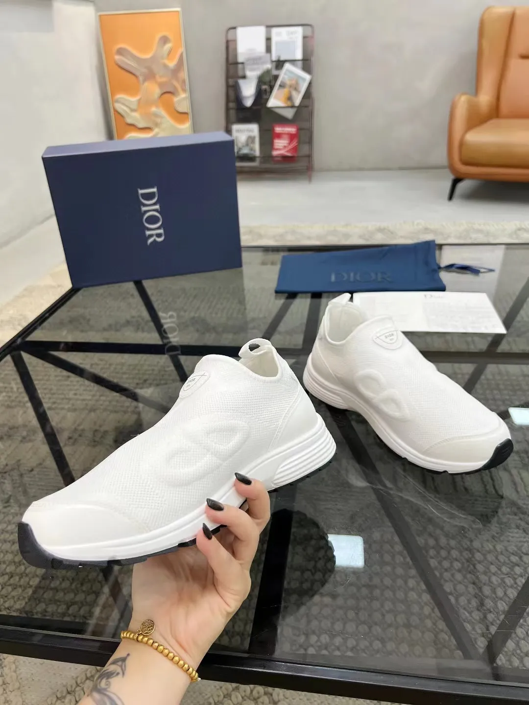 Men's Shoes💰P460💰【DIOR】Dior's new B30 low-top sneakers✅ are carefully made of gray mesh fabric and white technical fabric, decorated with reflective "CD30" graphic logo, and "DIO~B30" and "CD30" logos on the heel and tongue. An extra-light, sculpted rubber sole with signature accents adds style, while internal stretch details create ideal comfort. It can be matched with various casual styles to show a fashionable and modern sports style. Code number: 38-44 (45 can be customized)